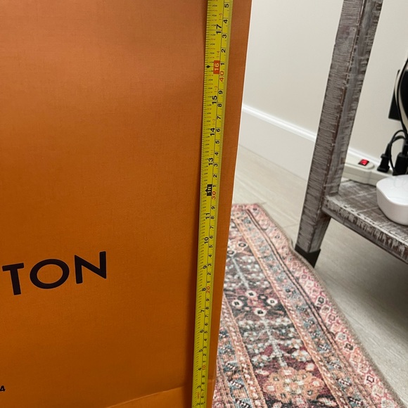 Authentic Louis Vuitton box. - Picture 6 of 10